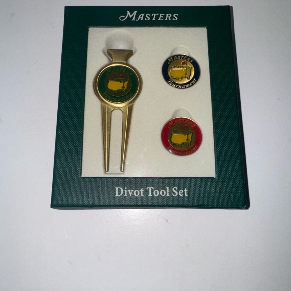 Masters Gold and Green Divot Tool Set